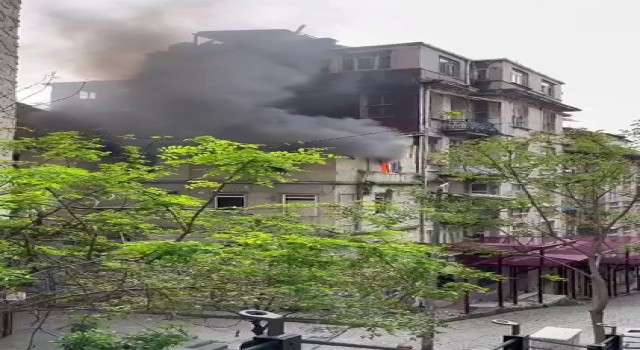 Beyoğlunda arkadaşına kızan genç evi ateşe verdi