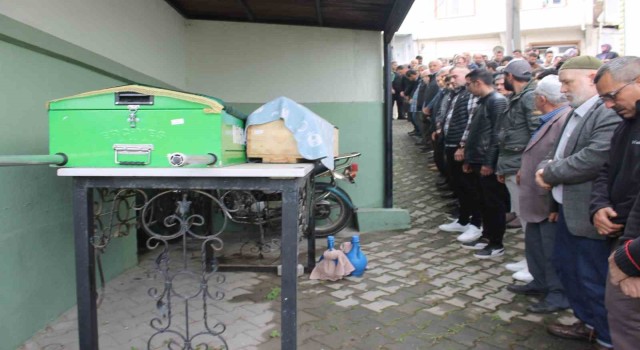 Bigadaki trafik kazasında ölen anne ve oğlu toprağa verildi