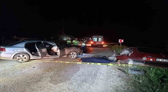 Bilecikte iki otomobil kafa kafaya çarpıştı: 1 ölü