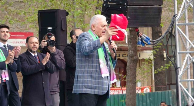 Binali Yıldırım: Terör örgütünü tekrar başımızın belası yapmak isteyenlere dünyayı zindan edeceğiz