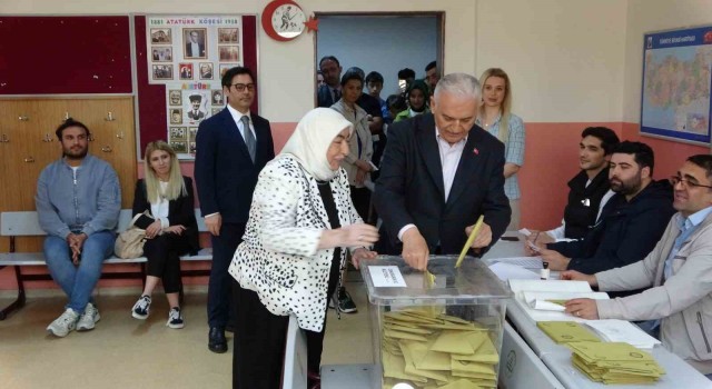 Binali Yıldırım Tuzlada oyunu kullandı