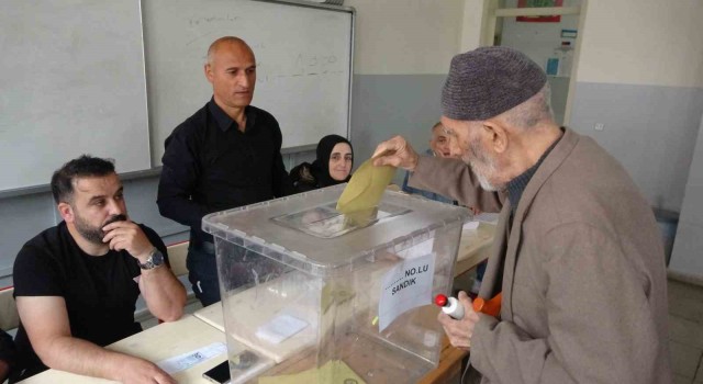 Bingölde Cumhurbaşkanlığı ikinci tur seçimi için oy kullanımı başladı