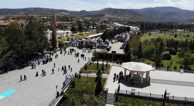 ‘Bizim Yunus ölümünün 702nci yılında yoğun katılımla anıldı