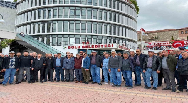 Bolu Belediyesinden emekli tazminatlarını alamayan işçiler eylem yaptı