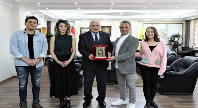 ‘Borç film ekibinden Başkan Pekmezciye ziyaret