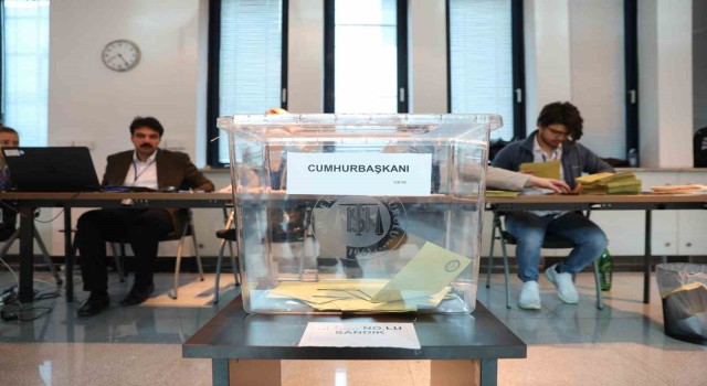 Bosna Hersekteki Türk seçmenler cumhurbaşkanı seçiminin 2. turu için sandık başında