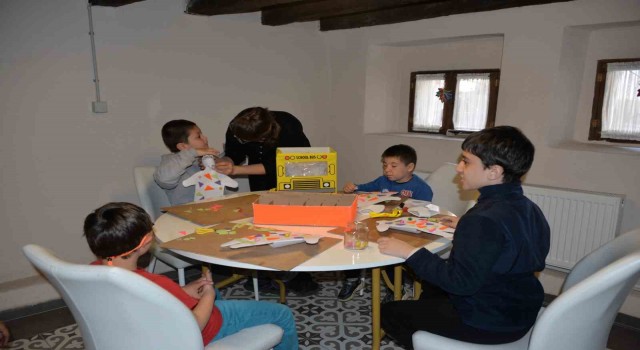 Bozüyük Belediyesi Sanatevinde engelli bireylere yönelik atölye çalışmaları başladı