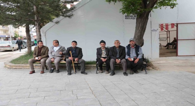 Bu ilçede bitmek bilmeyen depremler ilçe sakinlerini tedirgin ediyor