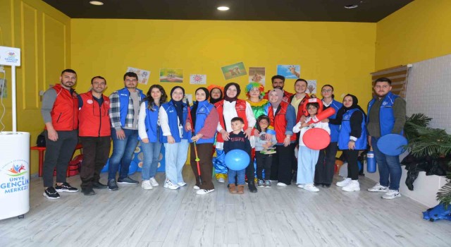 Bu proje sosyalleştiriyor: Sosyal medyadan uzaklaşan minikler, sosyal alanda oyunun keyfini yaşadılar