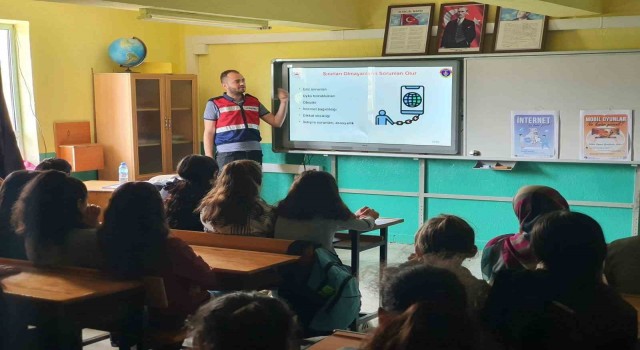 Burdurda öğrencilere uyuşturucu ve siber suçlarla mücadele eğitimi verildi