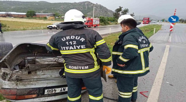Burdurda otomobil takla attı: 1 yaralı