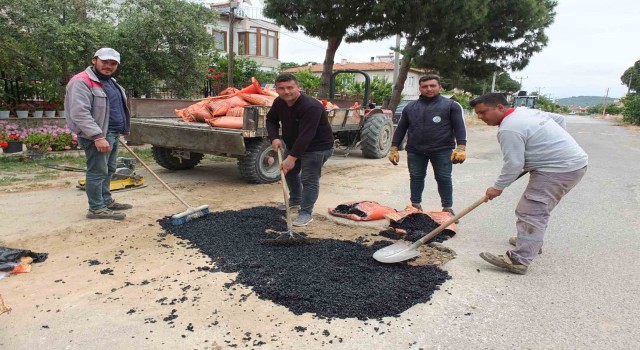 Burhaniyede belediye asfalt tamirlerine başladı