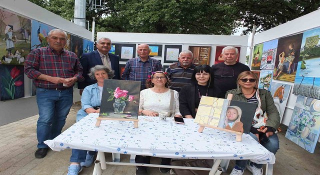 Burhaniyede kursiyerlerin resimleri Örende sergilendi