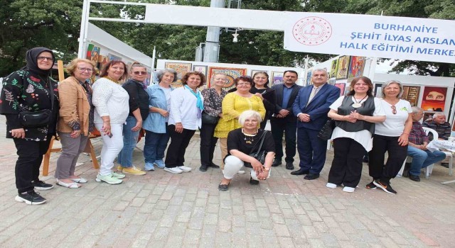 Burhaniyede minyatür sergisi ilgi gördü