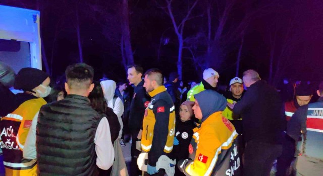 Bursa - Ankara kara yolu, Ümitalan rampasında yolcu otobüsü kaza yaptı, çok sayıda yaralı var