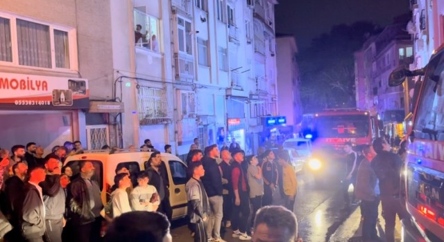 Bursada 5 katlı apartmanın çatı katı alev alev yandı