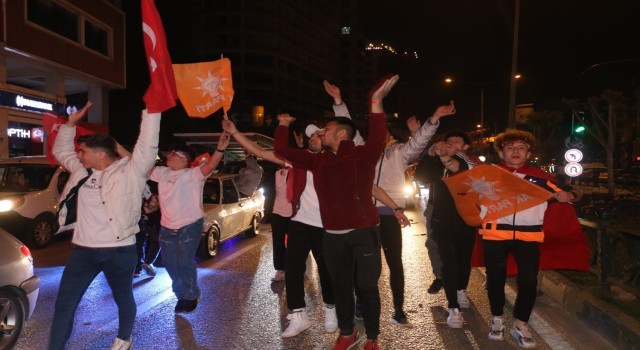 Bursada Cumhur İttifakı destekçileri kent merkezine akın etti