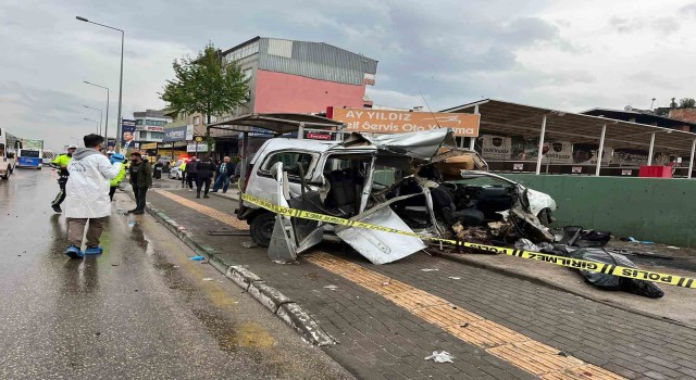 Bursada feci kaza: 2 ölü, 1 yaralı
