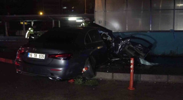 Bursada kontrolden çıkan araç hurdaya döndü: 3 ölü, 1 ağır yaralı
