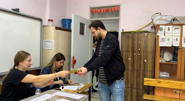 Bursada milyonlar sandık başına gitti