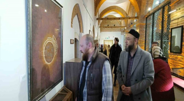 Bursada Yakin Hüsn ü Hat sergisine yoğun ilgi