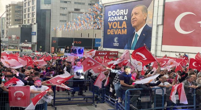 Bursalılar 15 Temmuz Demokrasi Meydanına akın etti