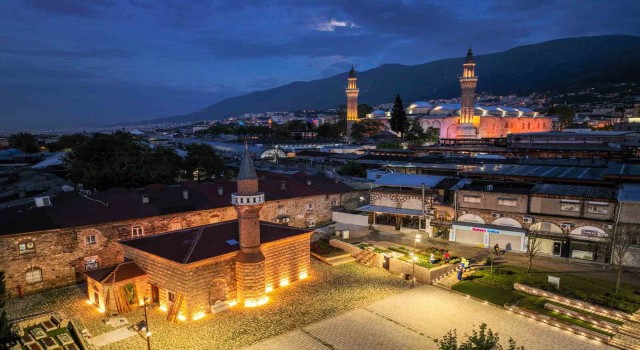Bursanın kalbinde tarihi dönüşüm...Tarihi mescitte 65 yıl sonra ilk Cuma