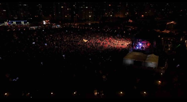 Büyükşehirin Ahmet Şafak Gençlik Konserine yoğun ilgi