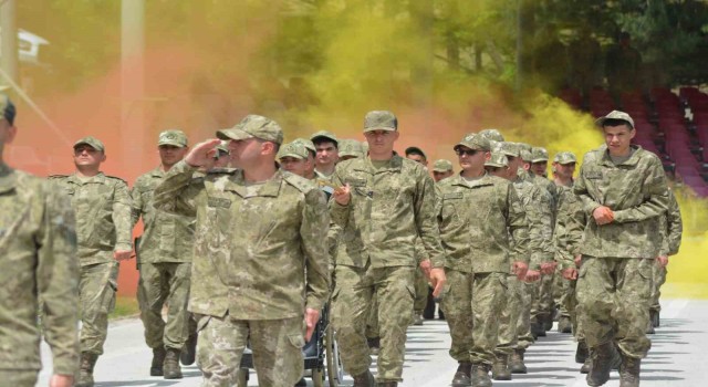 Çakı gibi asker oldular