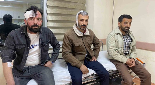 Çanakkalede Yeşil Sol Partililer seçim çalışmalarında kahvehanedeki 4 kişiyi hastanelik etti