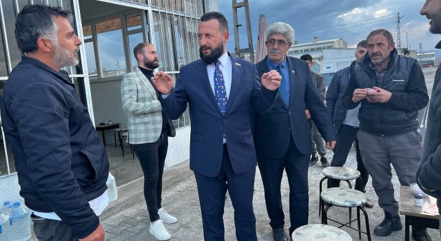 Çat Horasanda vatandaşlarla bir araya geldi