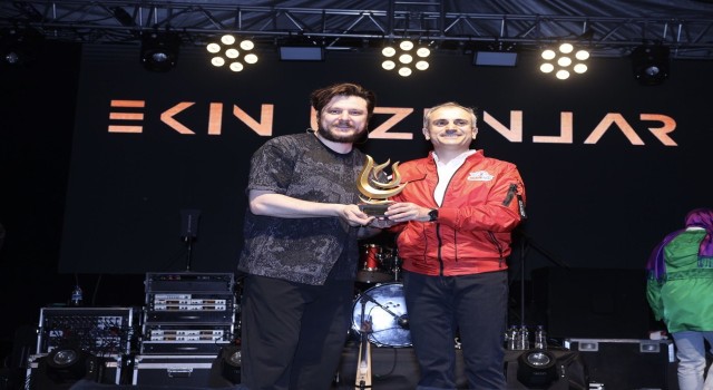 Çayırovada Ekin Uzunlar fırtınası