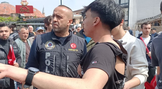 CHP Mengen İlçe Teşkilatının pankartları yüzünden alanı göremeyince duruma tepki gösterdi