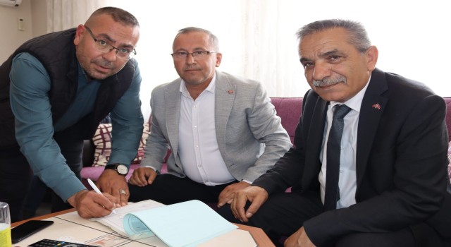 CHPden istifa eden muhtar MHPye katıldı