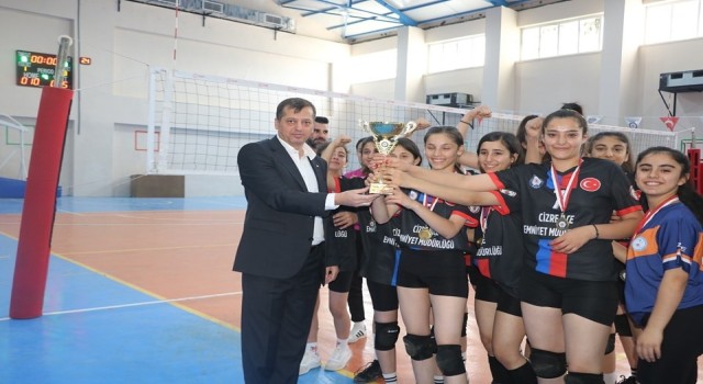 Cizrede liseler arası kadın voleybol turnuvası final maçı ile sona erdi