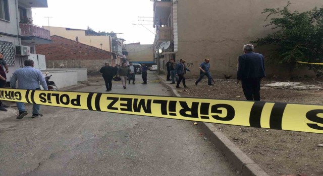 Çocukların kavgasına aileler de karıştı: 1i polis 8 yaralı