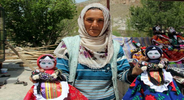 Coğrafi işaretli Soğanlı bebekleri dünyaya açılıyor