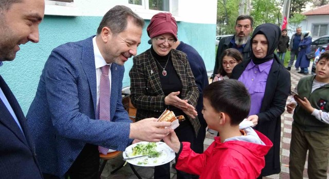 Çölyak hastalarına balık ve gulitensiz ekmek ikramı