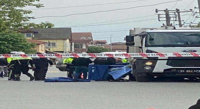 Çöp kamyonunun altında kalan adam hayatını kaybetti