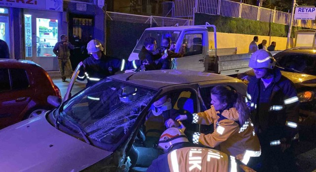 Çorluda sıkışmalı kaza: Sürücüyü itfaiye çıkardı