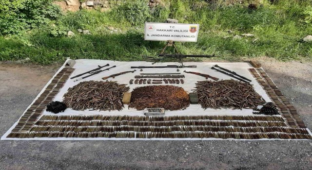 Çukurcada silah ve mühimmat ele geçirildi