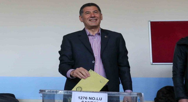 Cumhurbaşkanı adayı Sinan Oğan Ankarada oyunu kullandı