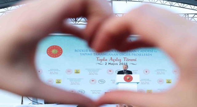 Cumhurbaşkanı Erdoğan: 21 yıldır gece gündüz demeden tüm Türkiyeye aşkla hizmet ediyoruz