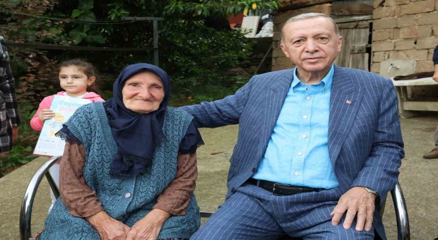 Cumhurbaşkanı Erdoğan, Beykozda eski komşularını ziyaret etti