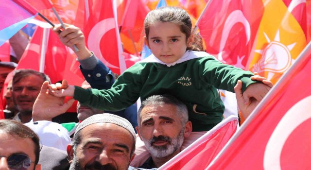 Cumhurbaşkanı Erdoğan: Evlatlarımızın geleceğine göz dikenlere izin vermeyeceğiz.