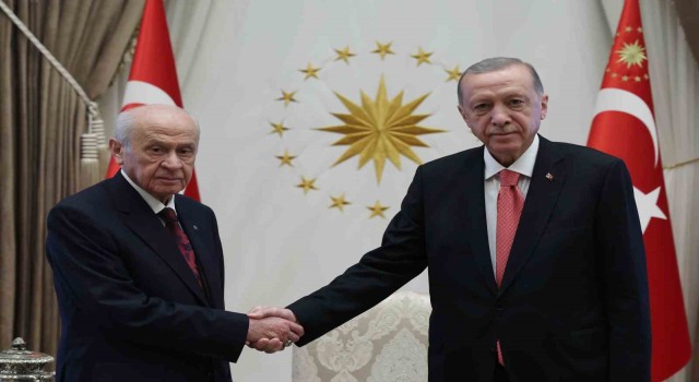 Cumhurbaşkanı Erdoğan, MHP Genel Başkanı Devlet Bahçeliyi Beştepede kabul etti.