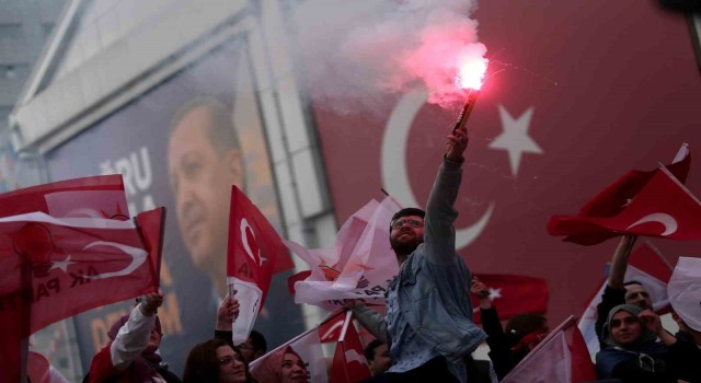 Cumhurbaşkanı Erdoğana yüksek destek veren Bursada coşkulu kutlama