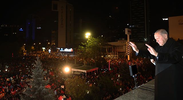 Cumhurbaşkanı Erdoğan'dan balkon konuşması