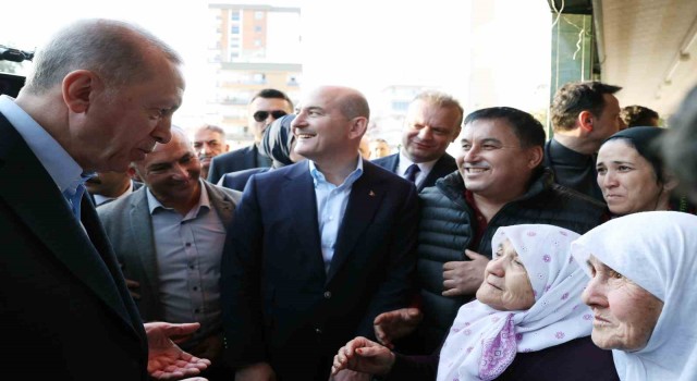 Cumhurbaşkanı Erdoğanı evinde ağırlayan Zülfiye nine TOGGa binince gözyaşlarını tutamadı