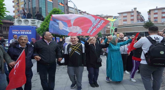 Cumhurbaşkanı Erdoğanın hemşehrileri kutlamalara başladı